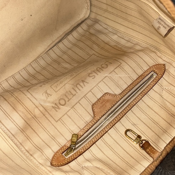 Louis Vuitton Damier Azur Nevefull tote - Picture 5 of 9